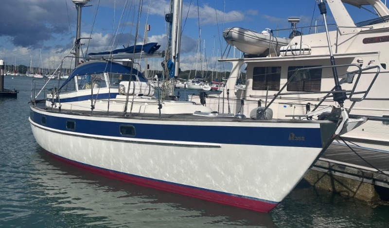 Hallberg-Rassy 352