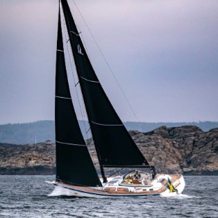 New Hallberg‑Rassy