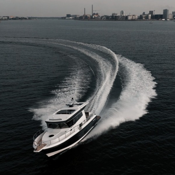 MCC Marine walk around boat