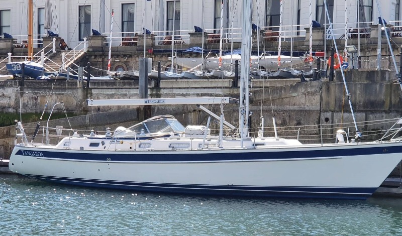 Hallberg-Rassy 44